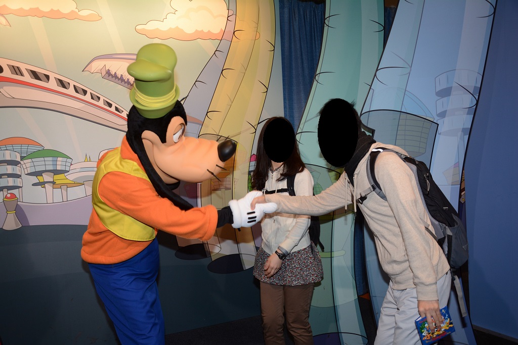 WDW旅行記 65 Disney Pals at Epcot Character Spot でミッキー、ミニー、グーフィーとグリーティング